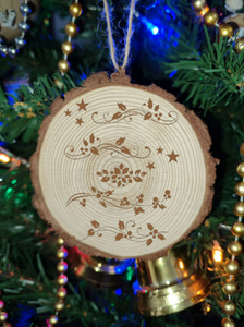 Holly Natural Wooden Rustic Christmas Ball Bauble Engraved Gift Present Keepsake / DC24-3