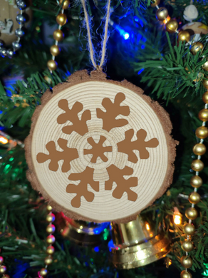 Snowflake Natural Wooden Rustic Christmas Ball Bauble Engraved Gift Present Keepsake / SF8