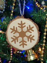 Snowflake Natural Wooden Rustic Christmas Ball Bauble Engraved Gift Present Keepsake / SF6